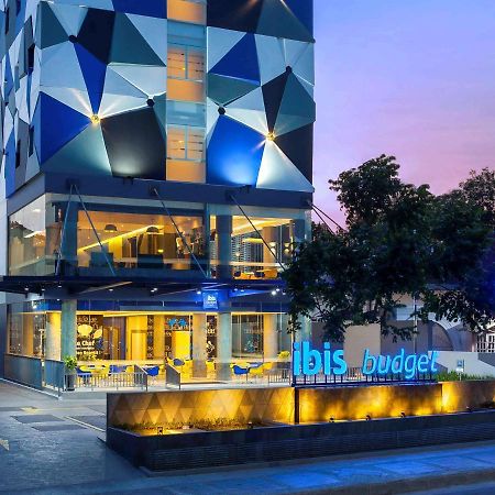 Ibis Budget Чиребон Экстерьер фото