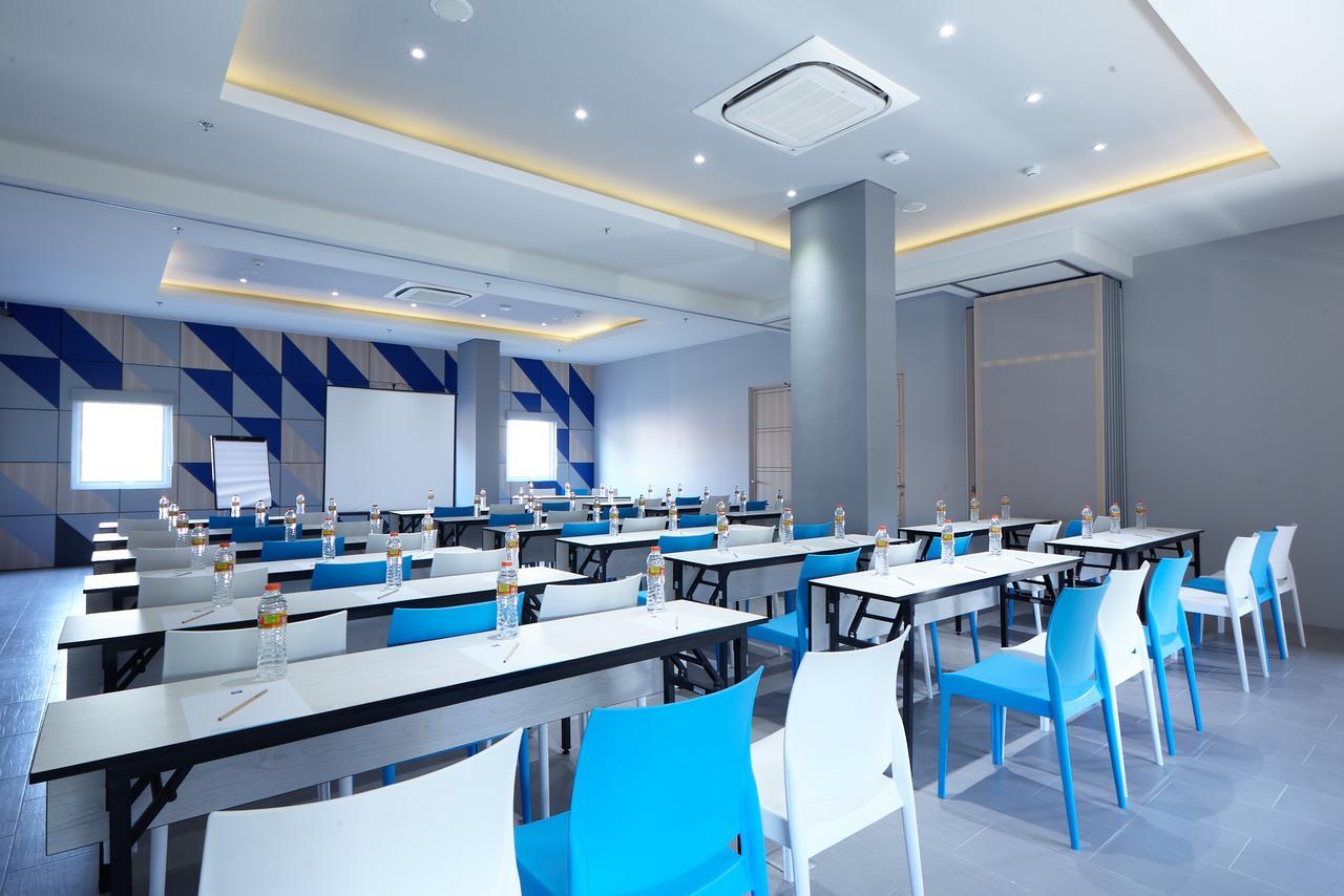 Ibis Budget Чиребон Экстерьер фото