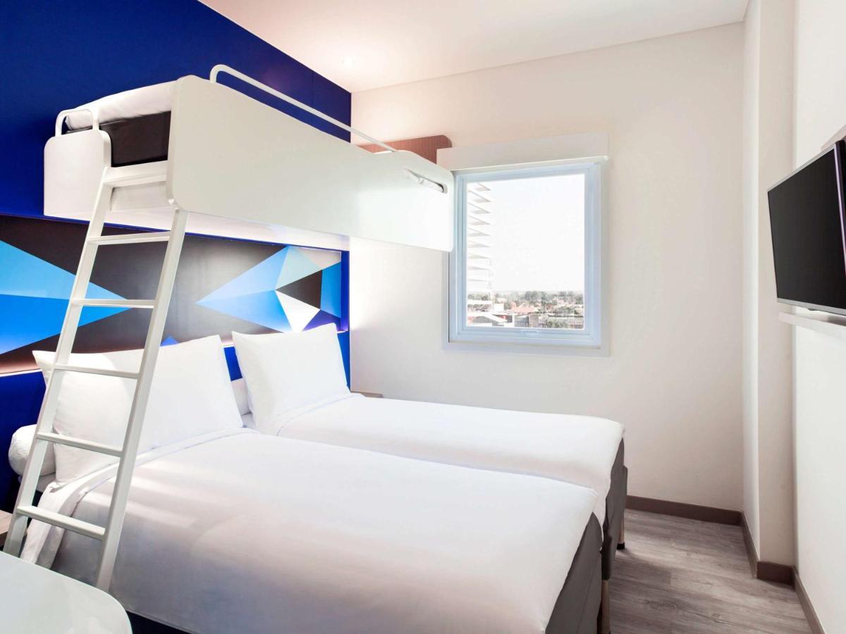Ibis Budget Чиребон Экстерьер фото
